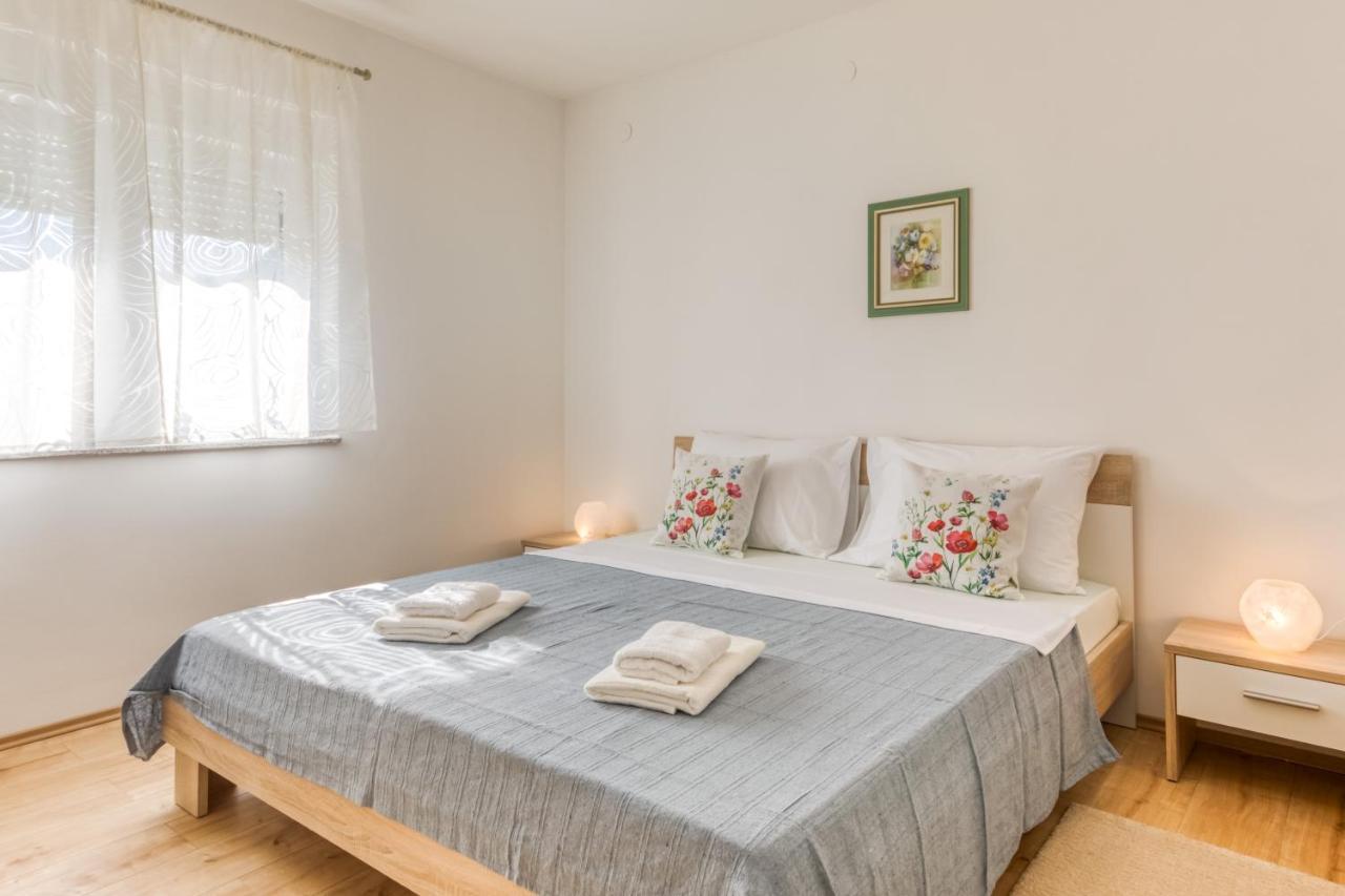 Apartmani Leptir Rakovica Εξωτερικό φωτογραφία