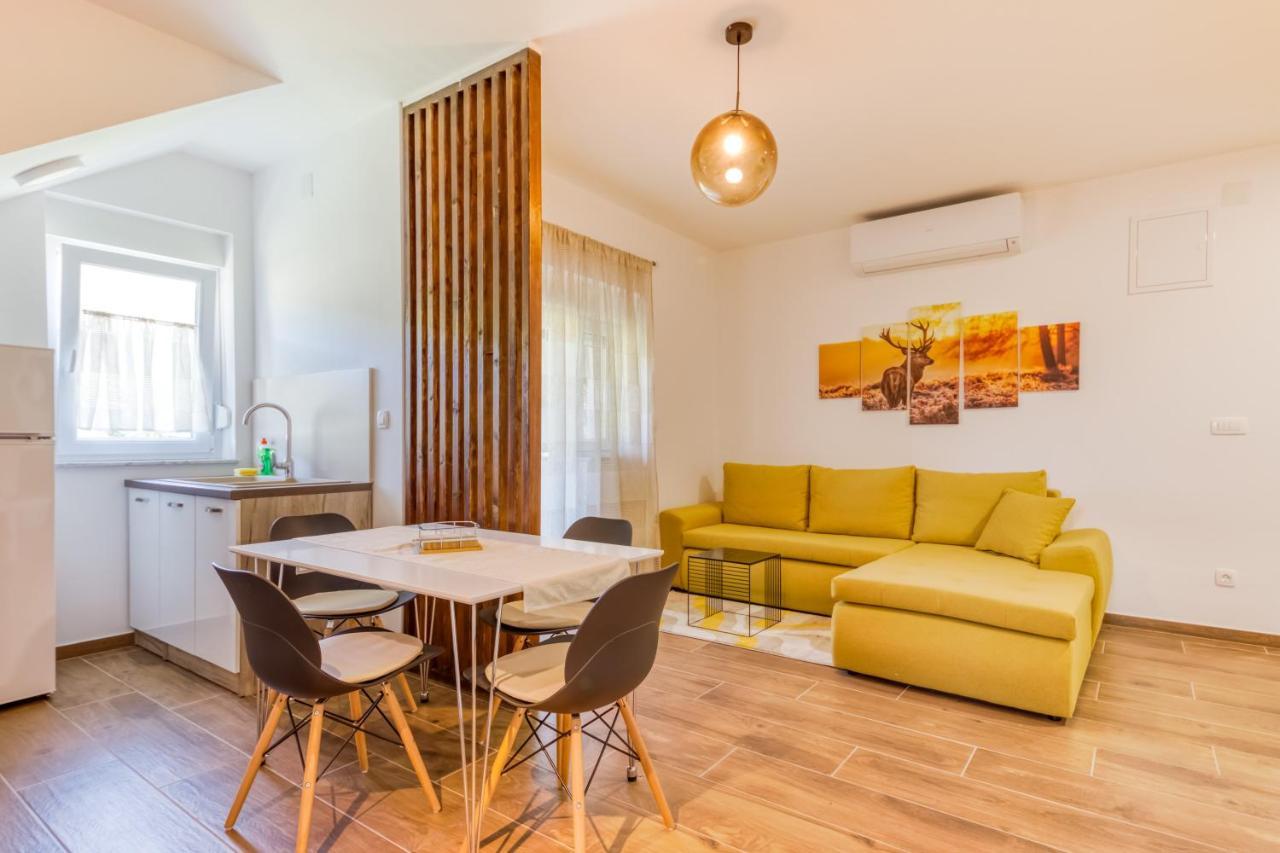Apartmani Leptir Rakovica Εξωτερικό φωτογραφία