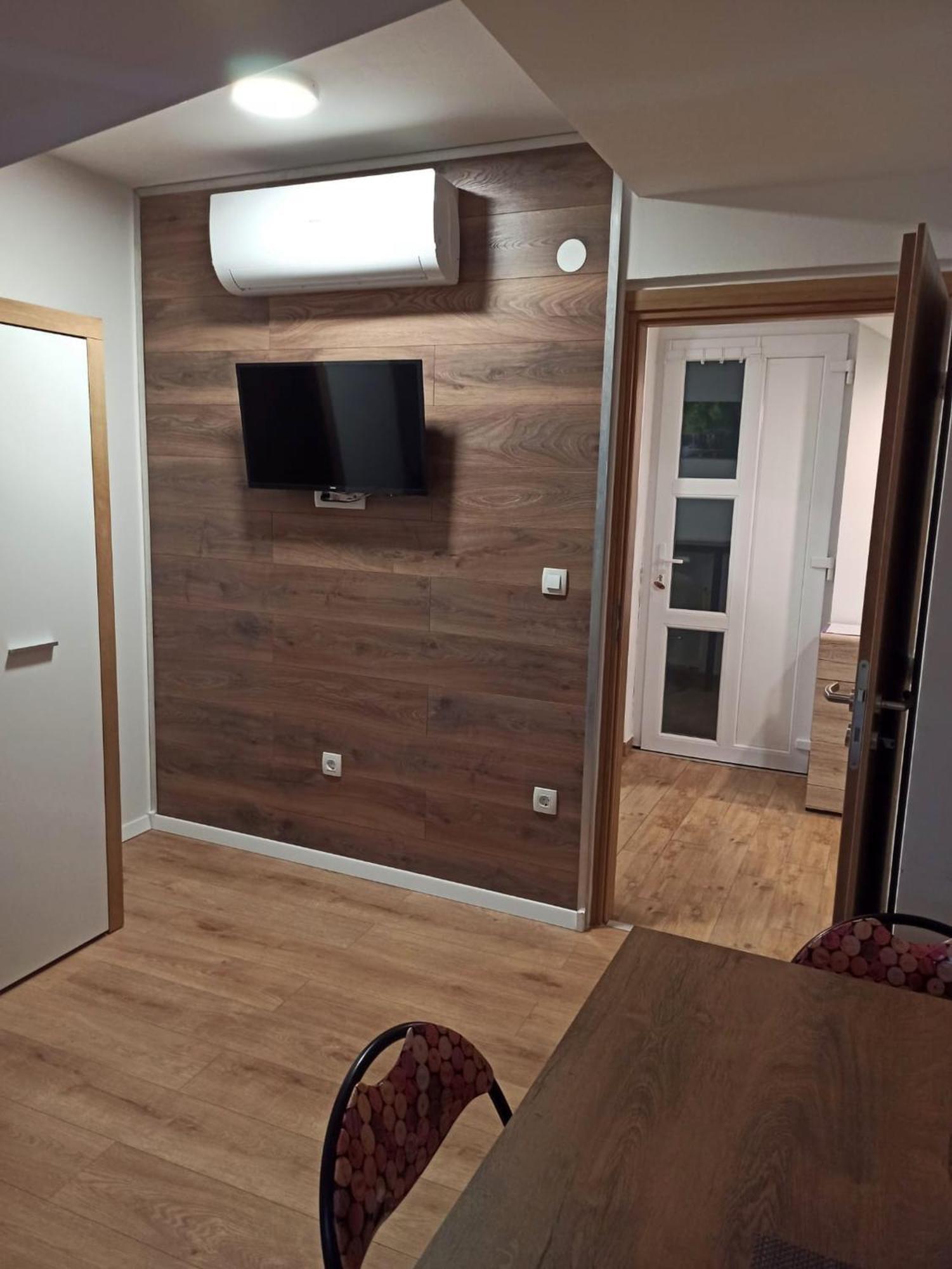 Apartmani Leptir Rakovica Εξωτερικό φωτογραφία